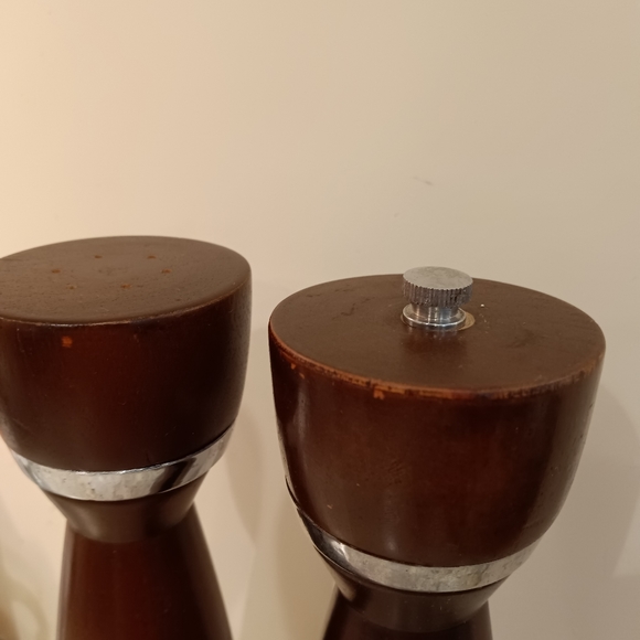 MCM Vintage Wood Salt Shaker & Peppermill Made in Japan 10.5" High - Picture 9 of 16